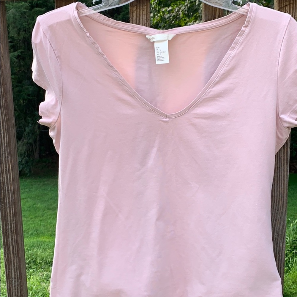 H&M v Neck Rose T-Shirt